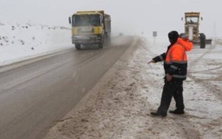 ترددروان و بدون مشکل  در تمامی محورهای مواصلاتی ایلام