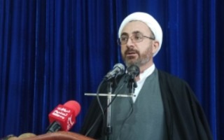 قرارگاه فرهنگی نماز جمعه در برابر تهاجم و شبیخون فرهنگی غرب ایستاده است