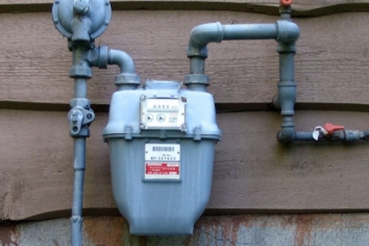 منازل مسکونی خانواده های محروم ایلام گازکشی می شوند