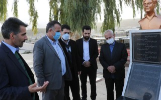 حضور جمعی از دانشگاهیان بر مزار دانشمند هسته‌ای شهید داریوش رضایی نژاد