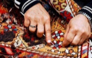 تاروپودهایی در انتظار حمایت مسئولان/وقتی صنایع دستی به مردم معرفی نمی شود