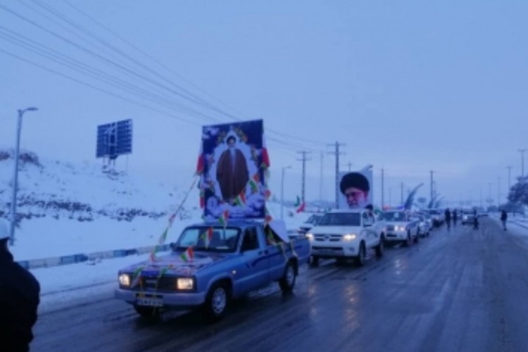 برگزاری رژه موتوری استقبال از تمثال امام راحل در هوای برفی ایلام