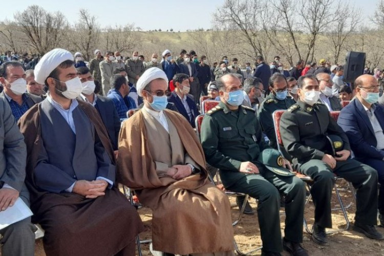 کاشت نهال در عرصه های جنگلی ایلام فرهنگ سازی شود