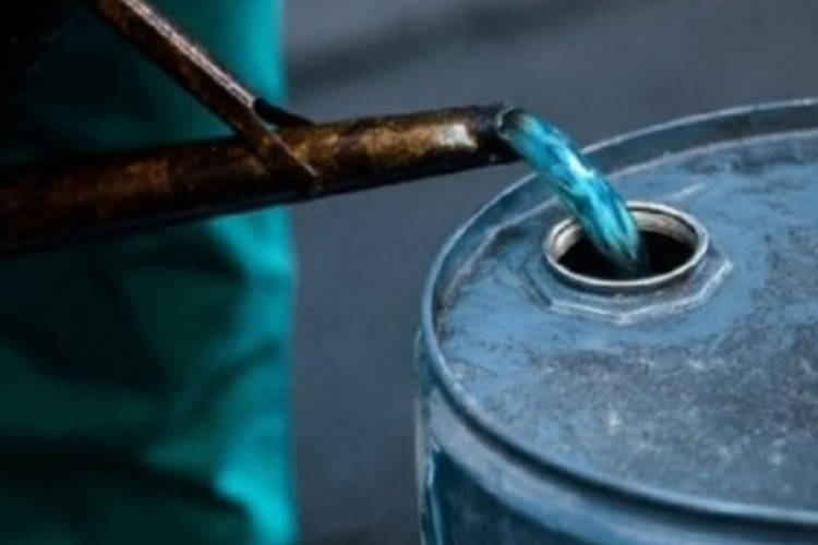 ده هزار خانوار ایلامی در مناطق روستایی و حاشینه نشین نیازمند نفت سفید هستند