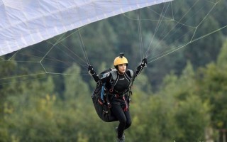 دهلران؛ میزبان مسابقات کشوری پاراگلایدر