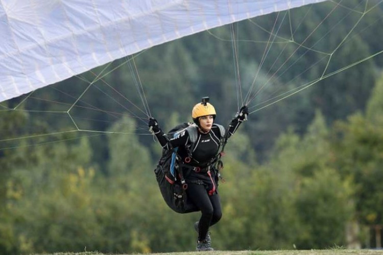 دهلران؛ میزبان مسابقات کشوری پاراگلایدر
