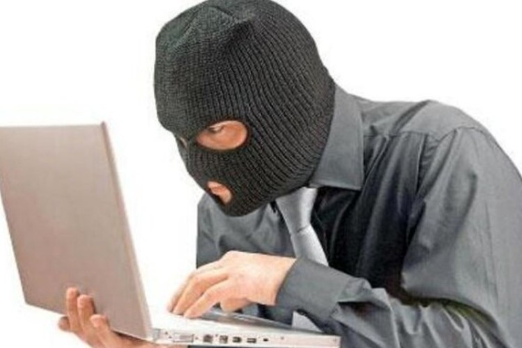 خالی کردن حساب به نام استخدام ادمین برای بازی‌های آنلاین