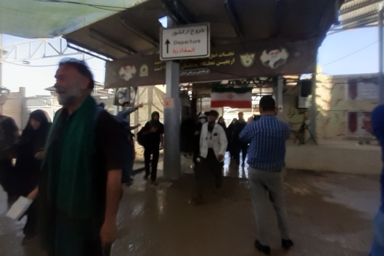 موج برگشت زائران به کشور از مرز بین المللی مهران