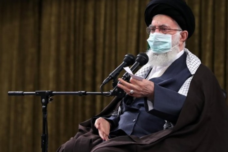 پیام شهیدان باید اتحاد و تلاش ملت و احساس مسئولیت مسئولان را بیشتر کند/ فشار جنگ مانع بروز استعدادهای مردم نشد