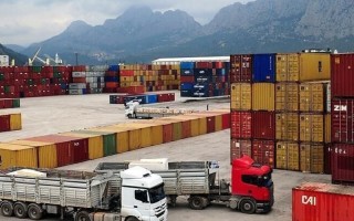 ۵۴۶ هزار و ۲۲۷ تن کالا از گمرگ ایلام صادر شد